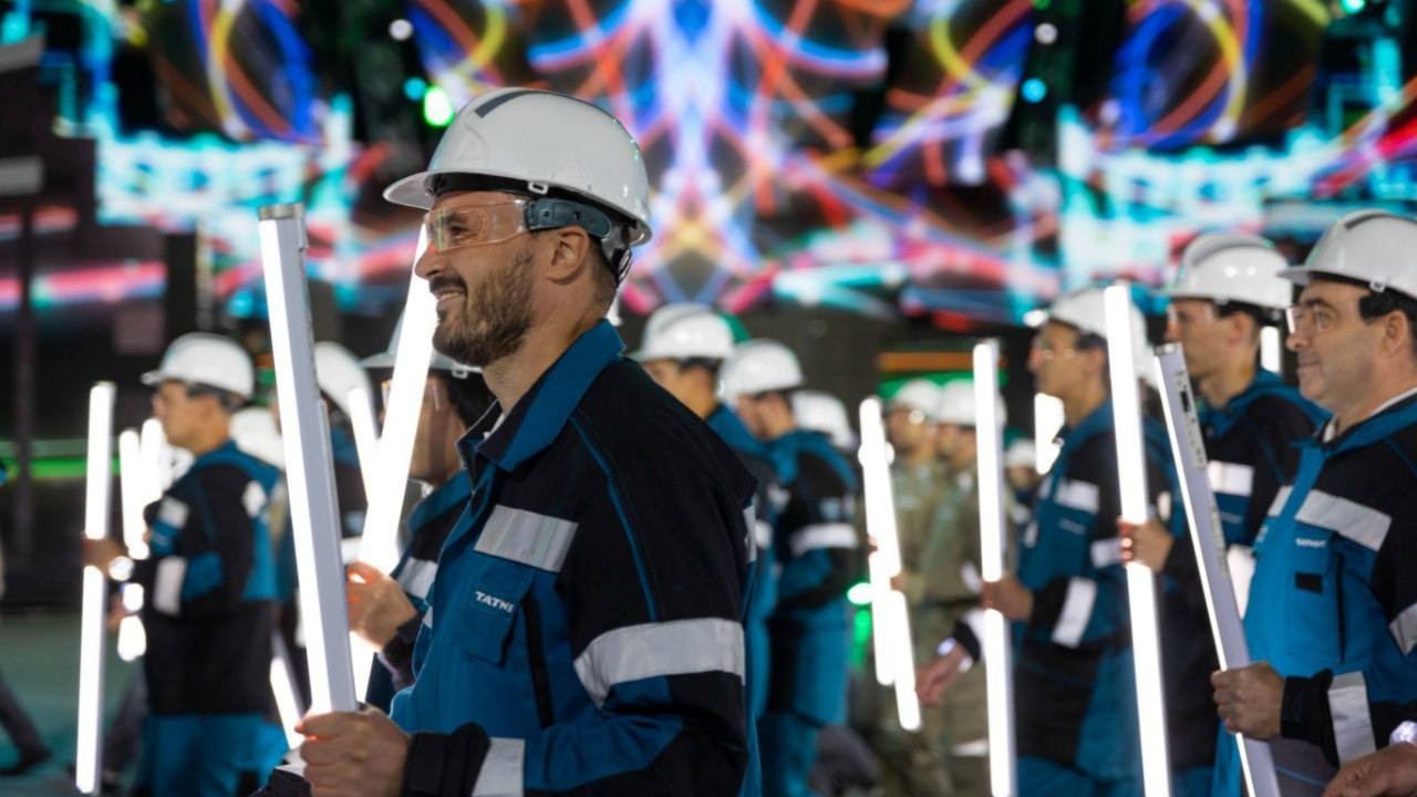 С Днём нефтяника, Альметьевск!