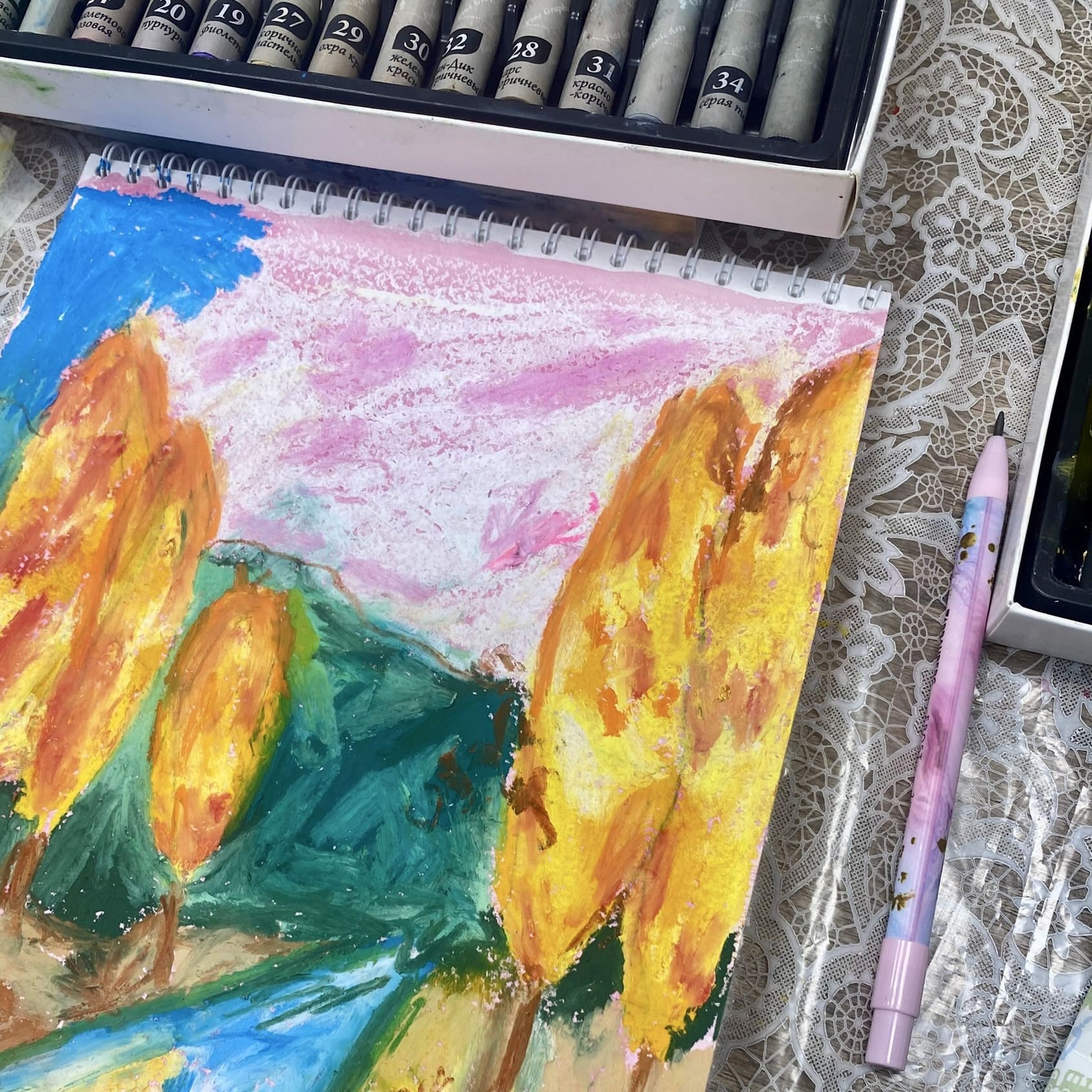 «Рисуем с Барсом»: бесплатные творческие занятия для детей