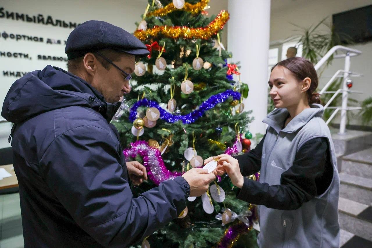 В Альметьевске стартовала акция «Ёлка желаний»