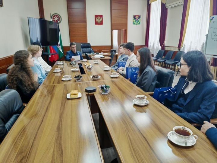 В Лениногорске стобалльники встретились с Маратом Гирфановым