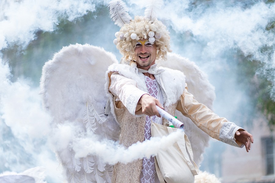 Проект уличного театра «Легкие крылья» стал победителем зимнего сезона фестиваля «Күрше»